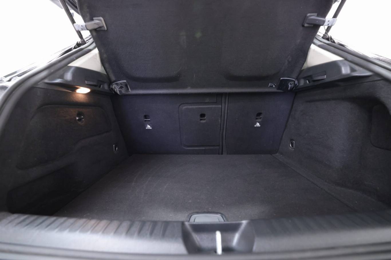 MERCEDES-BENZ GLA 200 47