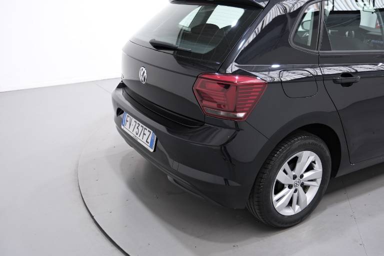 VOLKSWAGEN Polo 48