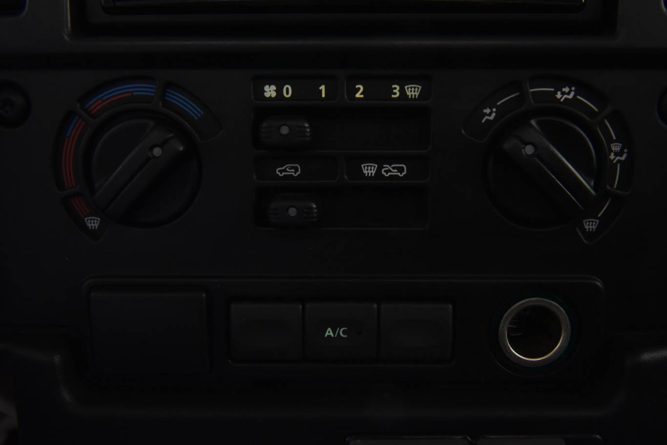 LAND ROVER Defender 9