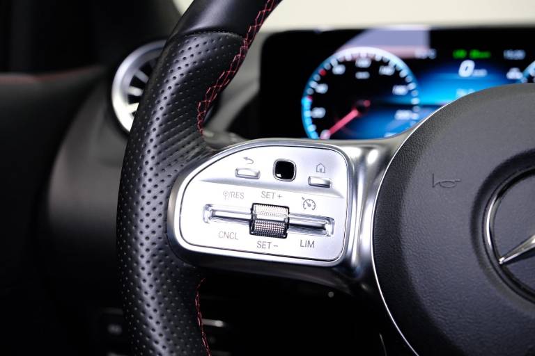 MERCEDES-BENZ GLA 20