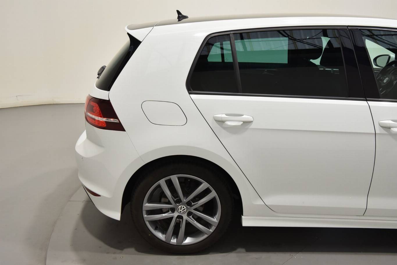 VOLKSWAGEN Golf 46