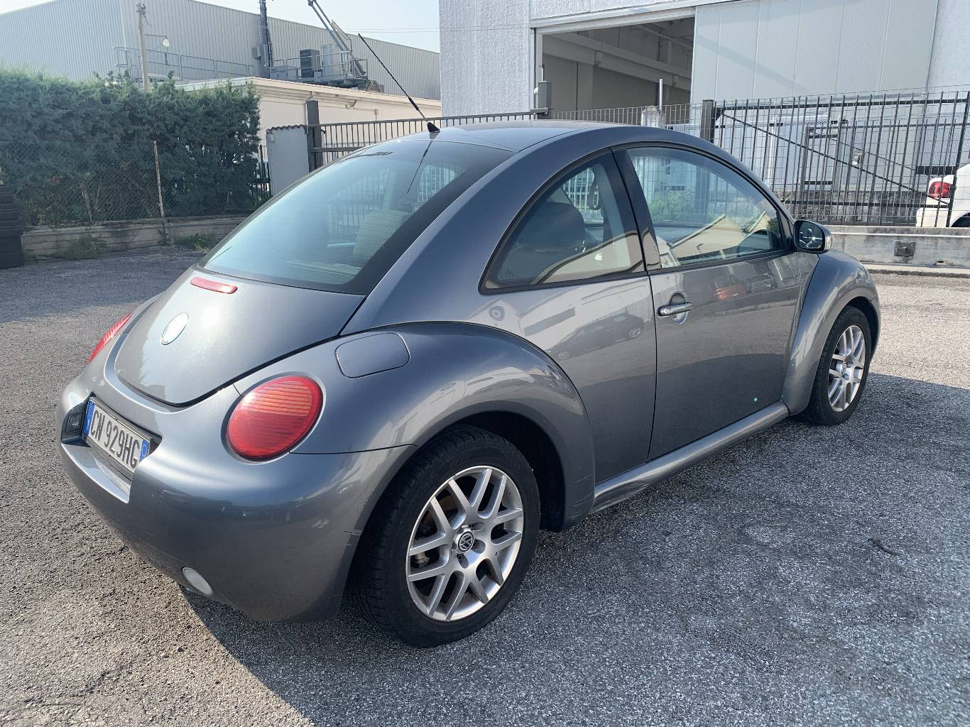 VOLKSWAGEN New Beetle 4