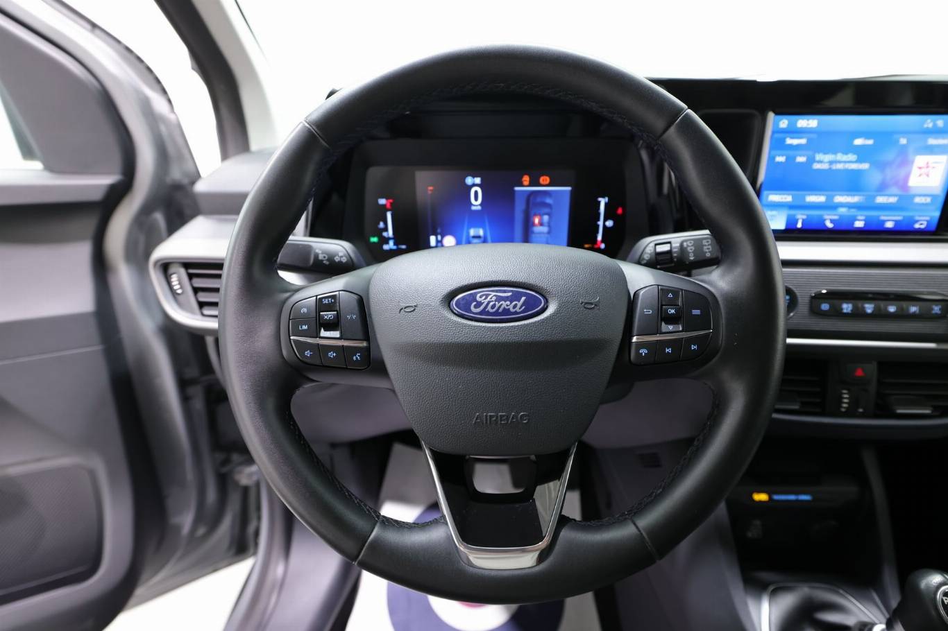FORD Tourneo Courier 23