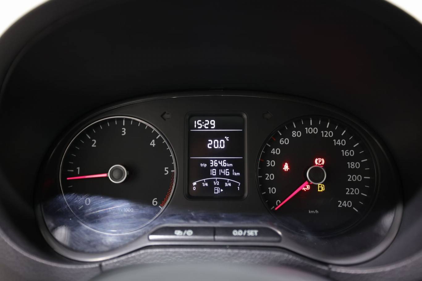 VOLKSWAGEN Polo 8