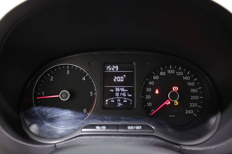 VOLKSWAGEN Polo 8