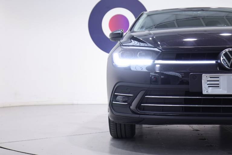 VOLKSWAGEN Polo 43