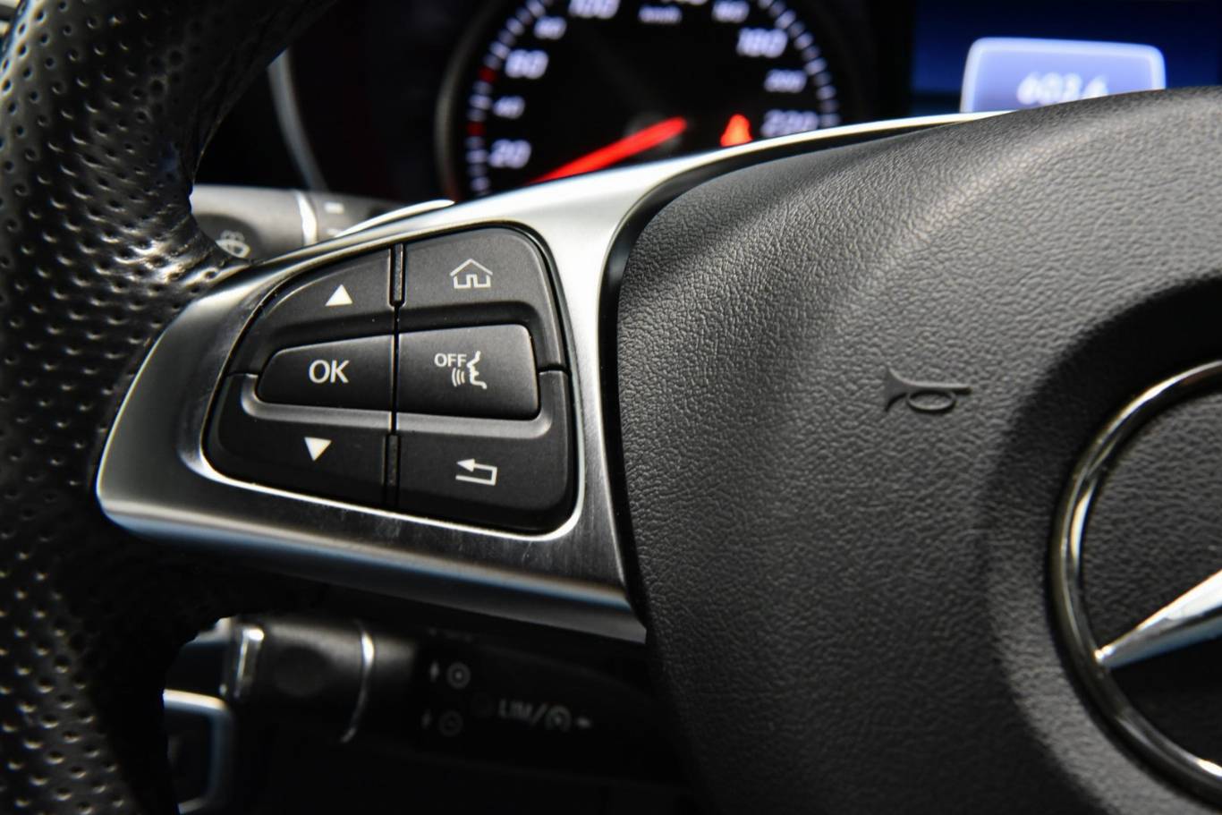 MERCEDES-BENZ GLC 220 7