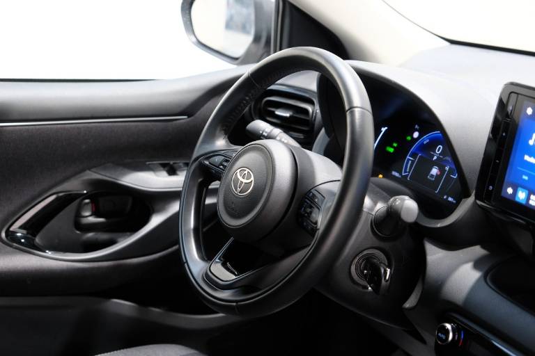 TOYOTA Yaris 54