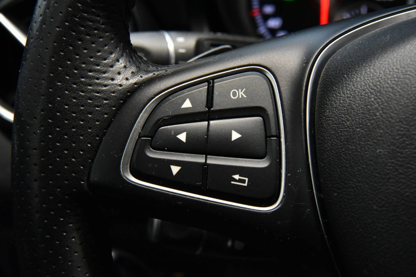 MERCEDES-BENZ CLA 180 7