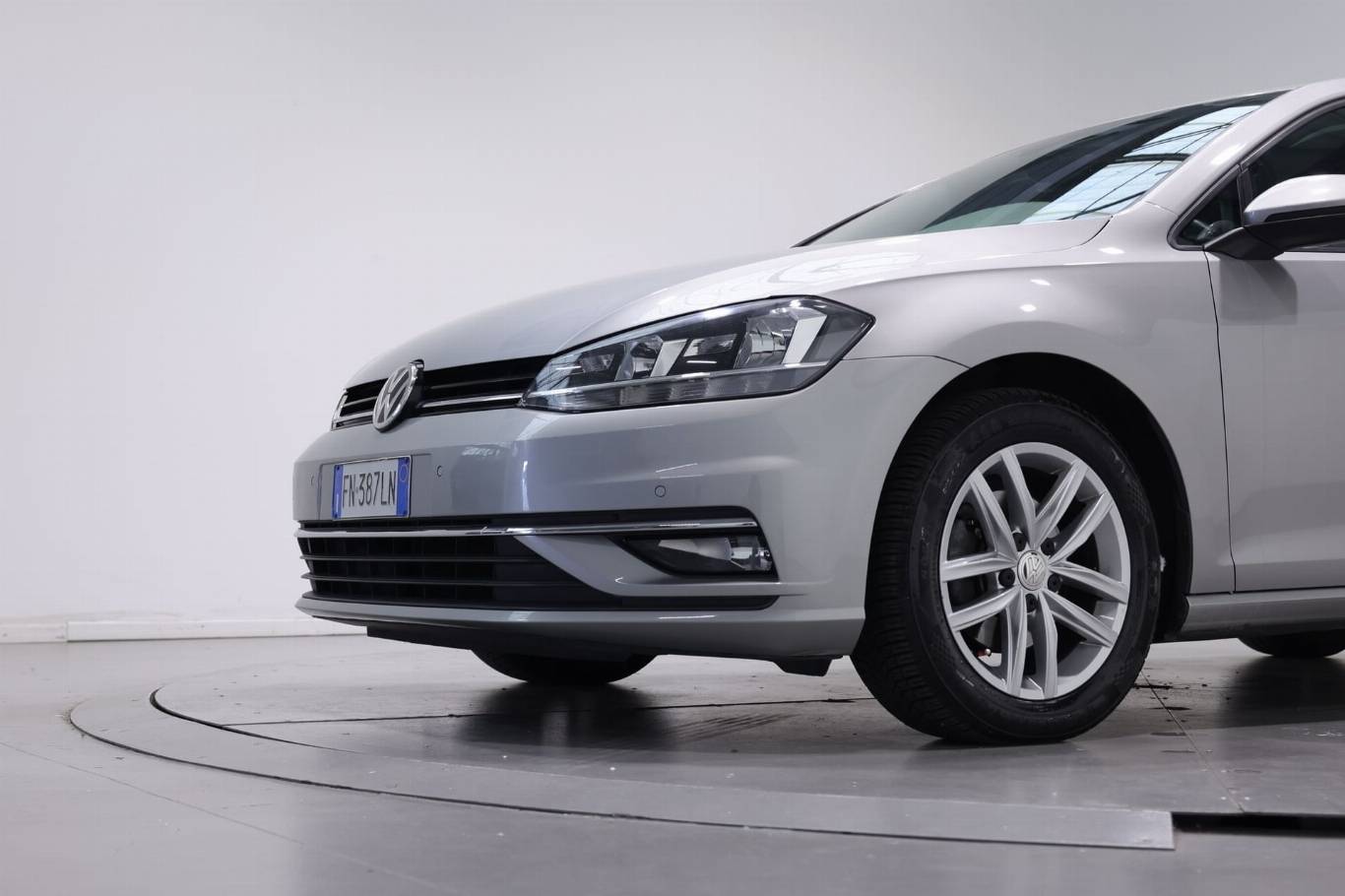VOLKSWAGEN Golf 12