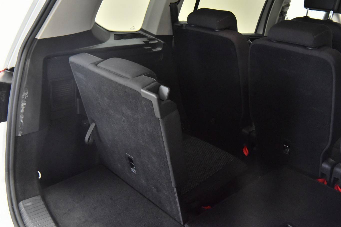 VOLKSWAGEN Touran 39