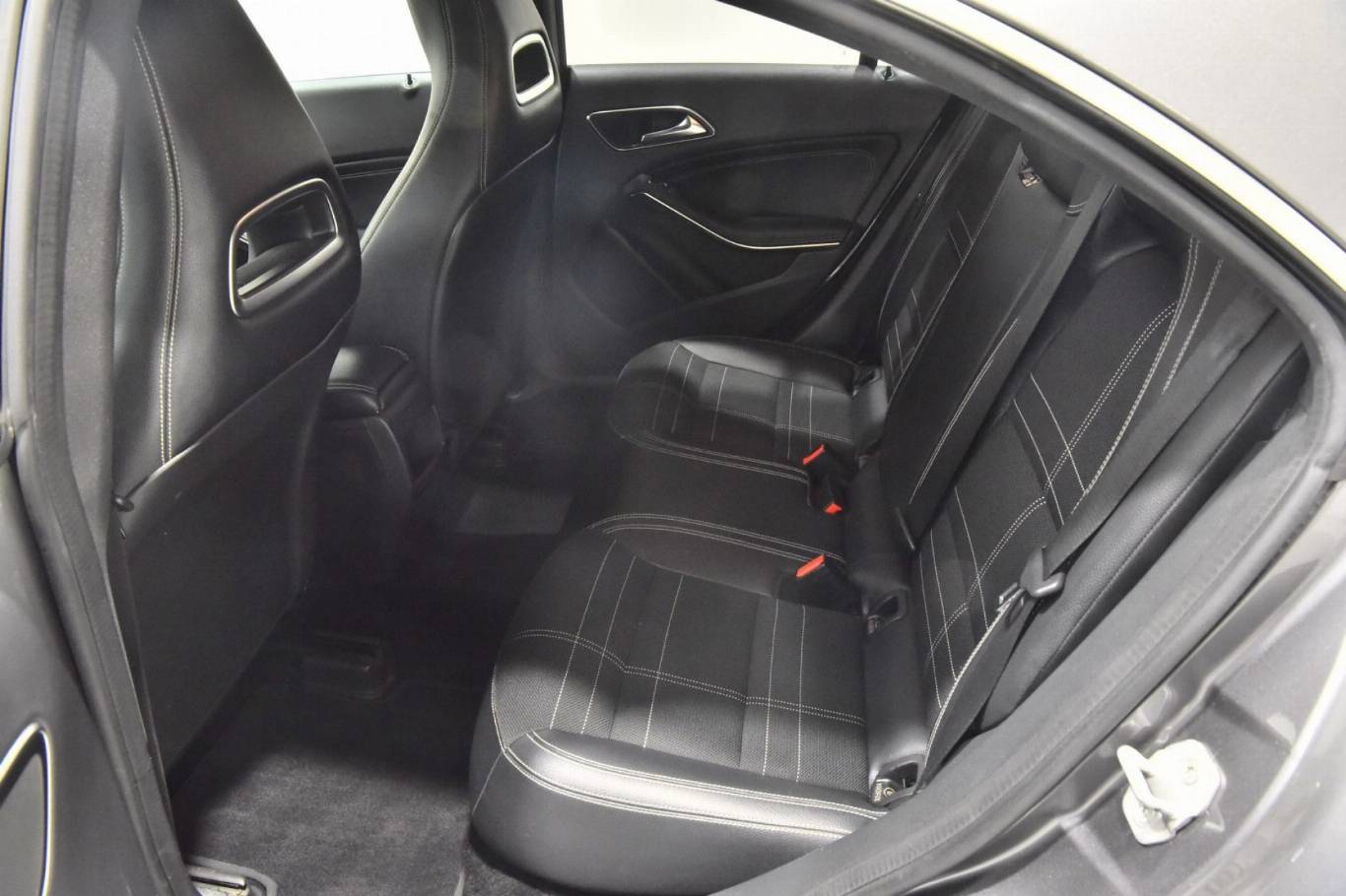 MERCEDES-BENZ CLA 200 34