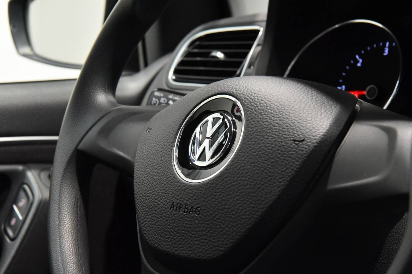 VOLKSWAGEN Polo 7