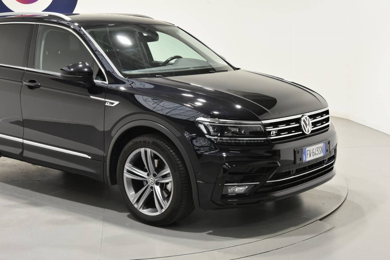 VOLKSWAGEN Tiguan 16
