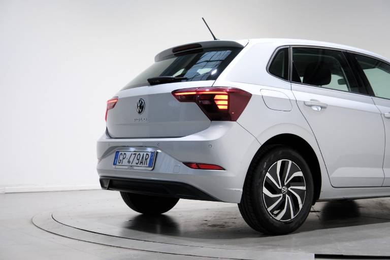VOLKSWAGEN Polo 51