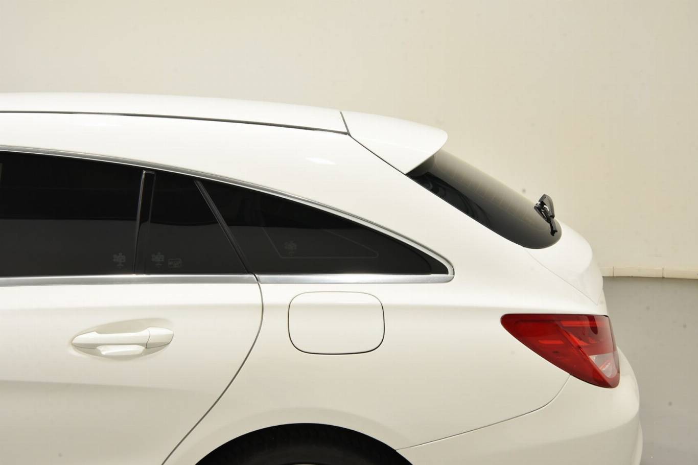 MERCEDES-BENZ CLA 180 38