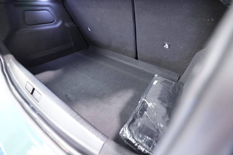 PEUGEOT 208 57