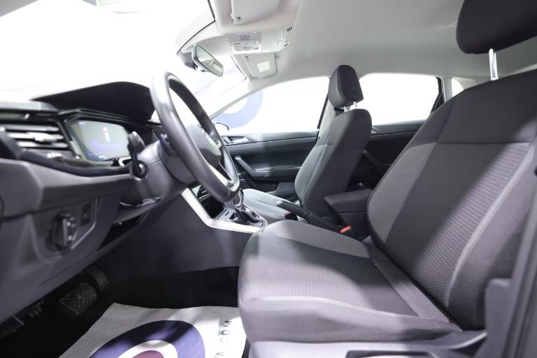 VOLKSWAGEN Polo 20