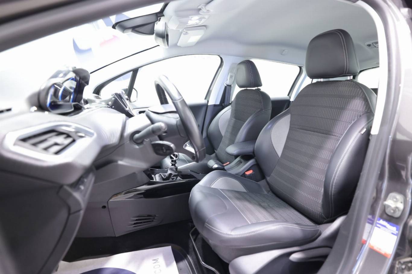 PEUGEOT 2008 6
