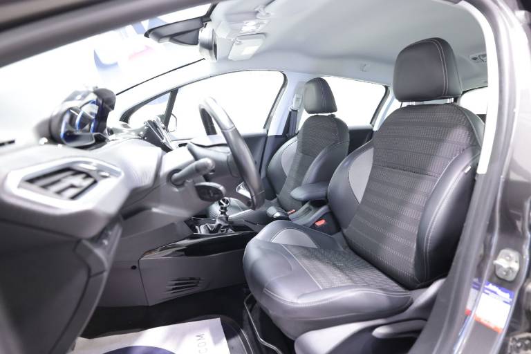 PEUGEOT 2008 6