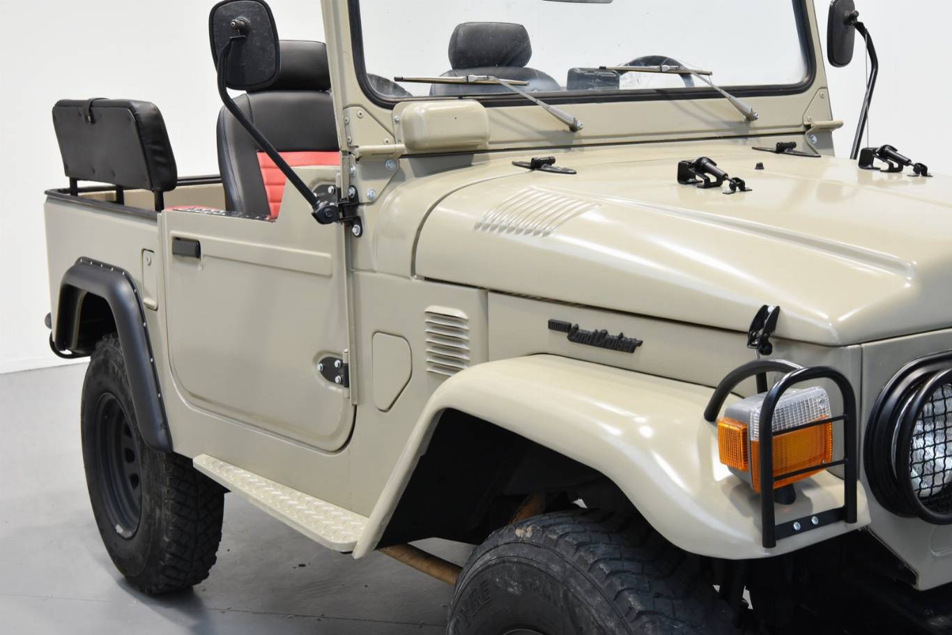 TOYOTA Land Cruiser 50