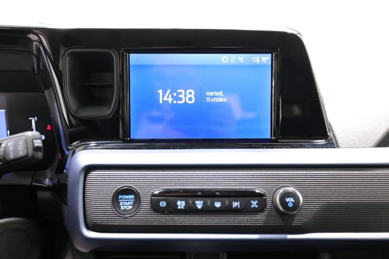 FORD Tourneo Courier 9