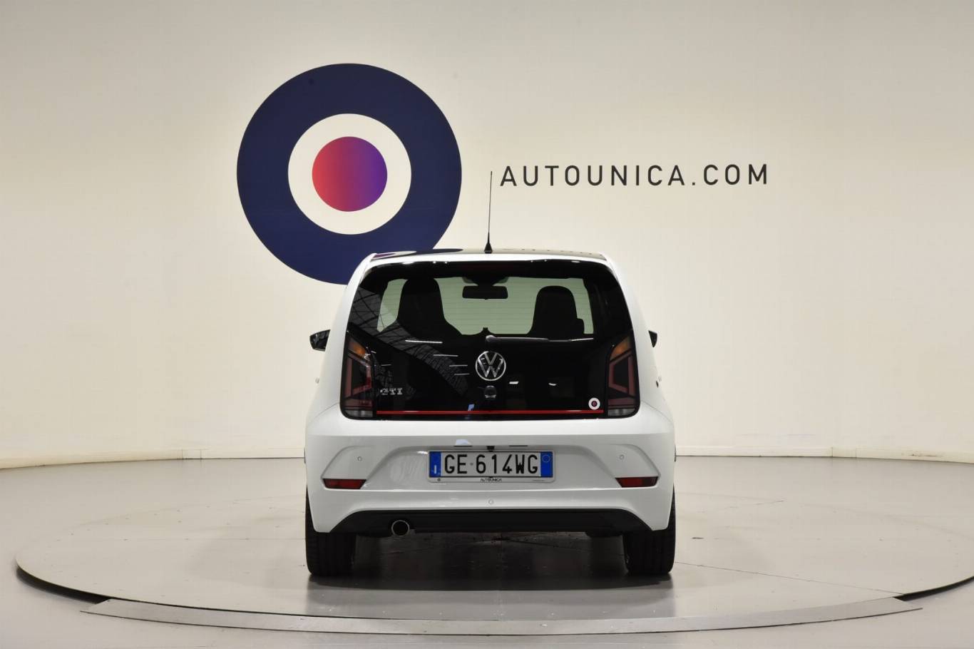 VOLKSWAGEN Up! 6