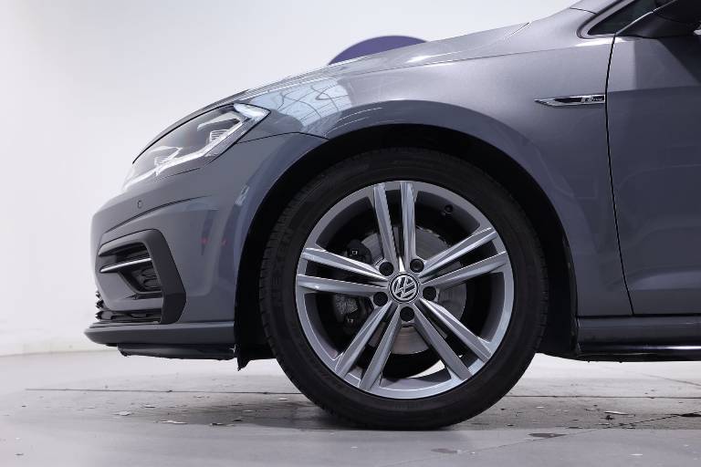 VOLKSWAGEN Golf 17
