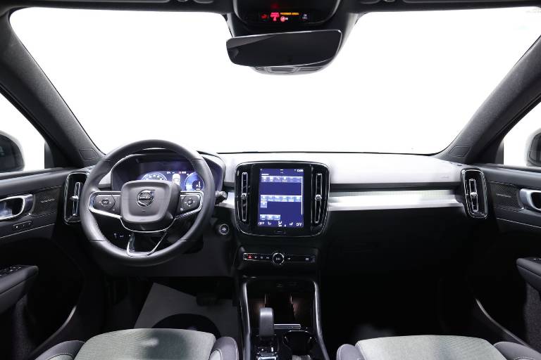 VOLVO XC40 10
