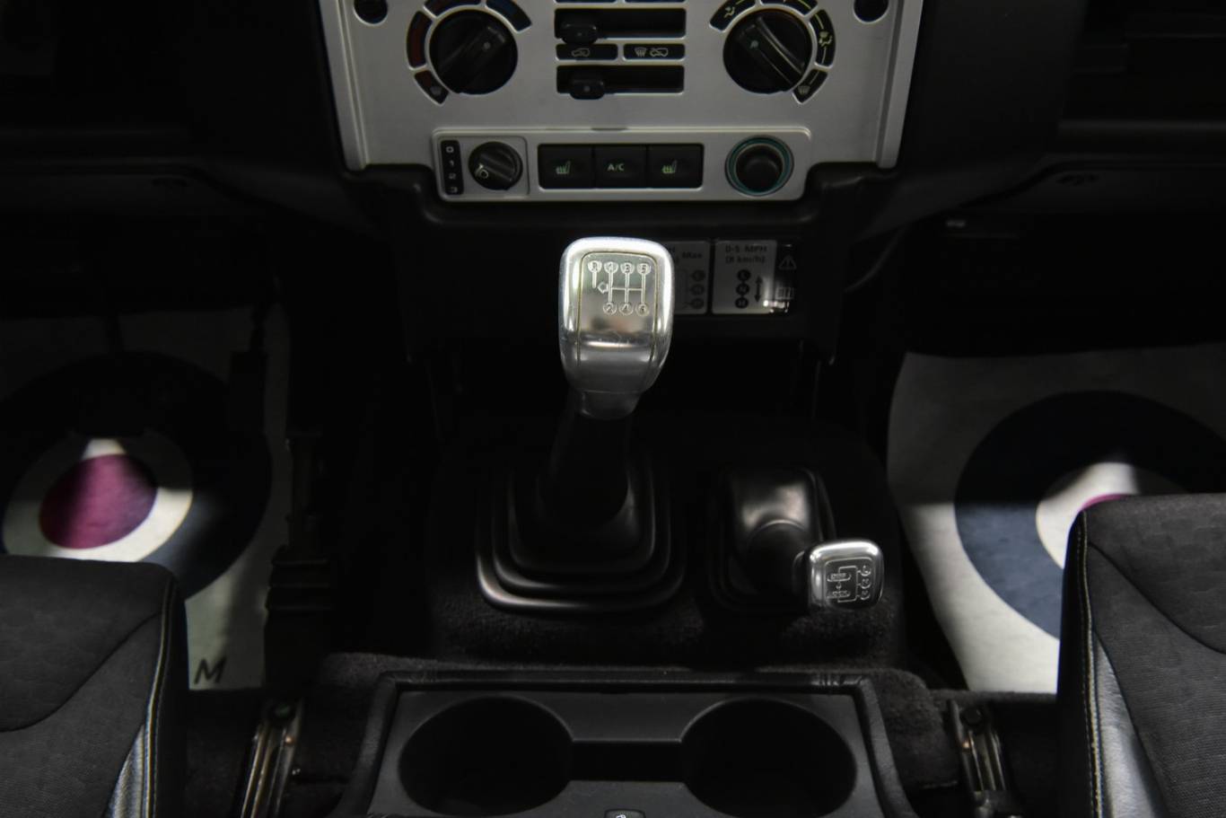 LAND ROVER Defender 8