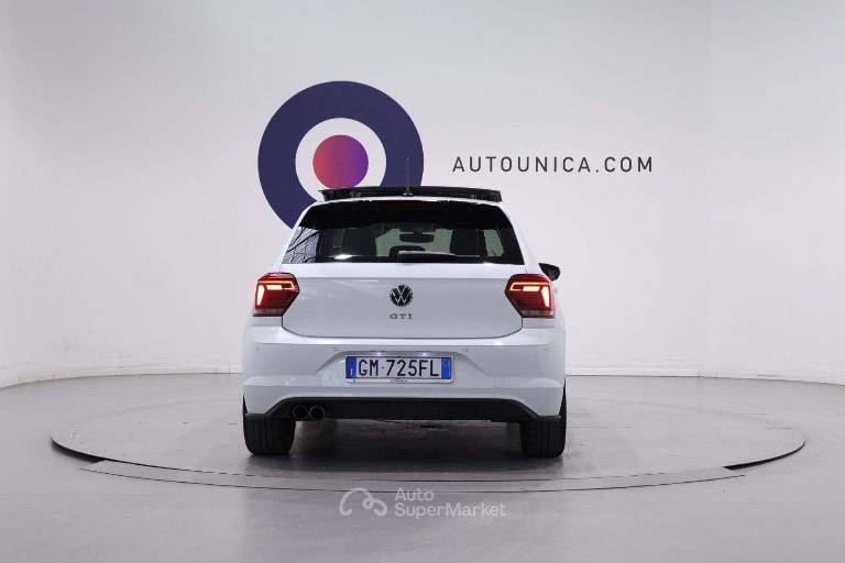 VOLKSWAGEN Polo 16