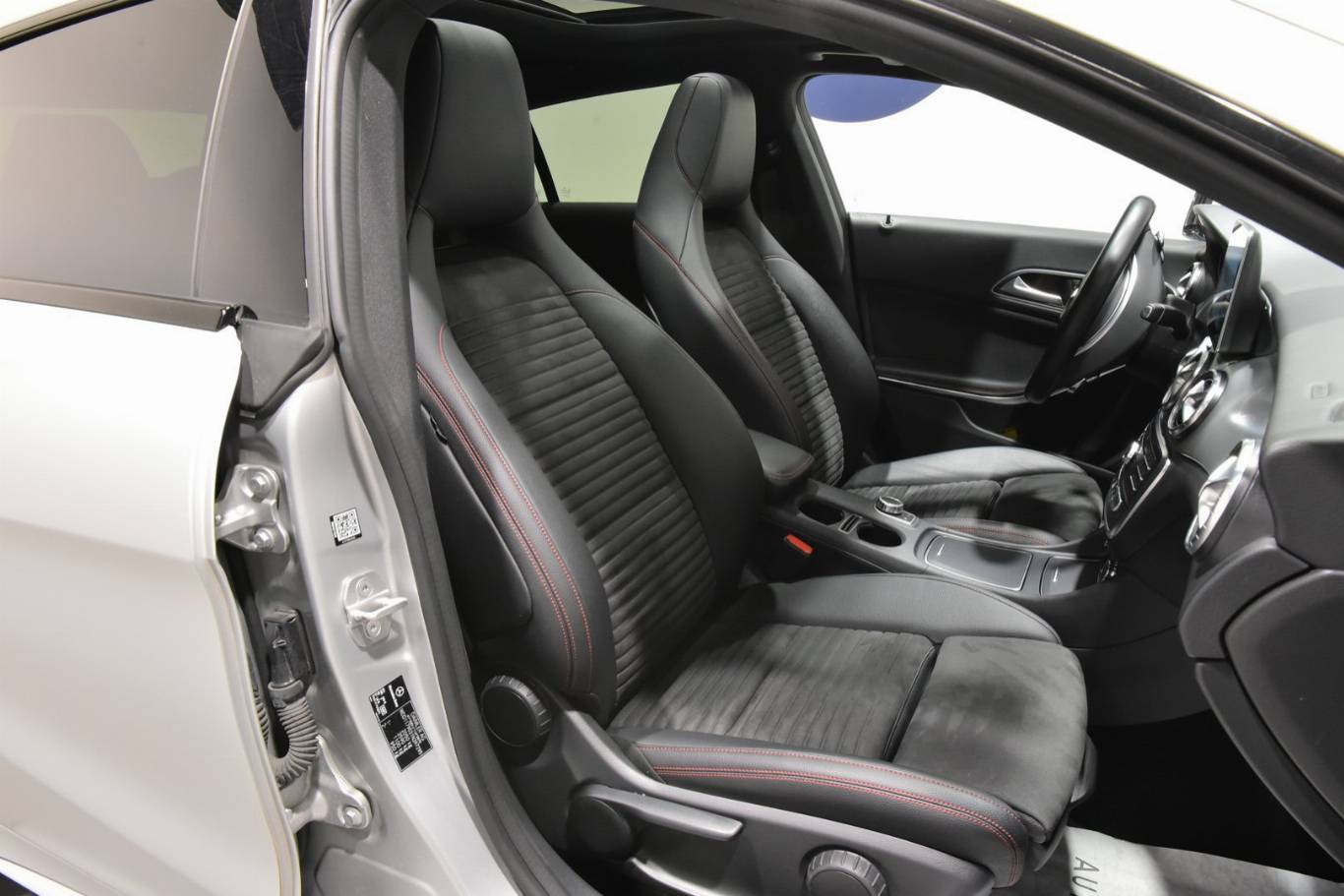 MERCEDES-BENZ CLA 220 20