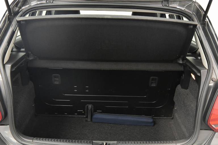 VOLKSWAGEN Polo 13