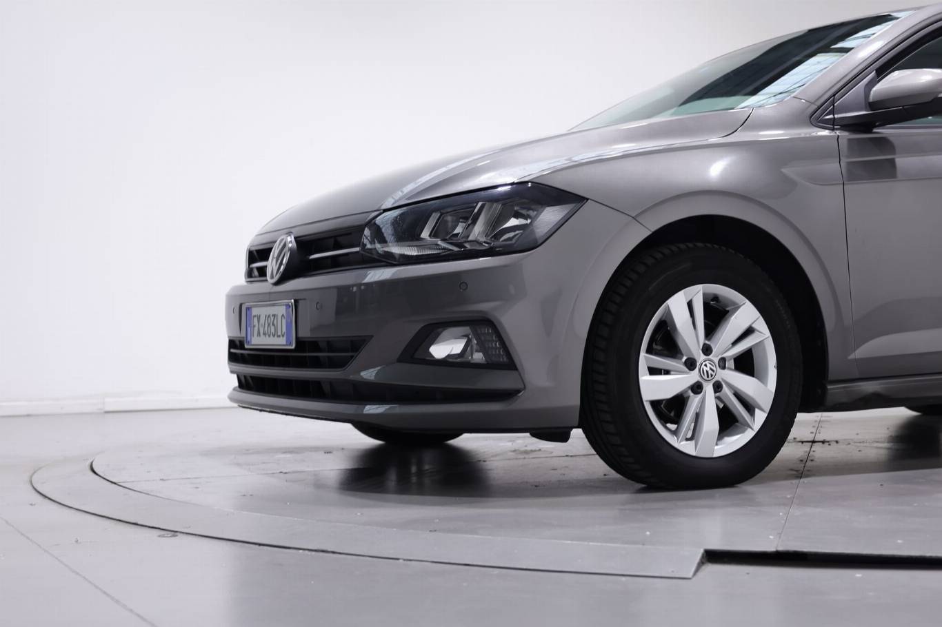 VOLKSWAGEN Polo 39