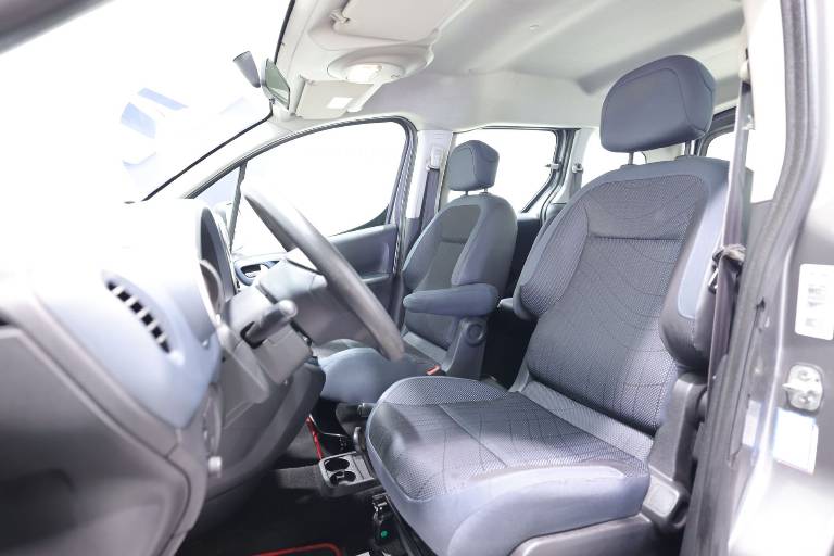 PEUGEOT Partner 6