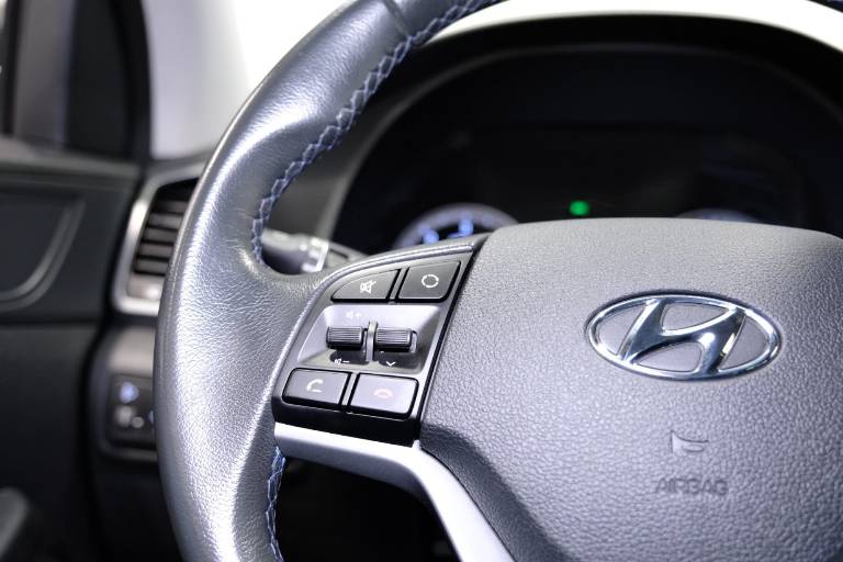 HYUNDAI Tucson 19