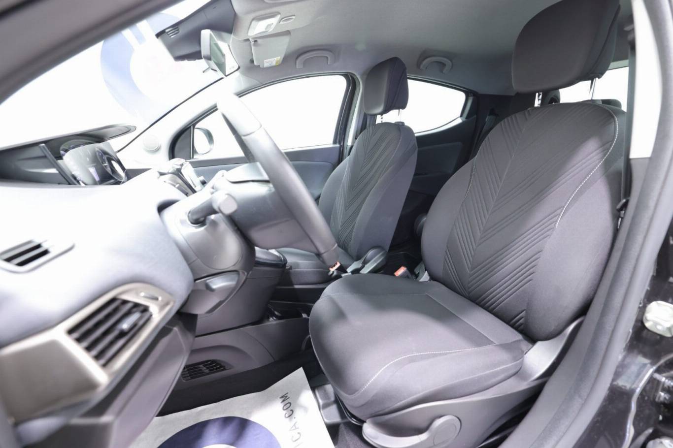 LANCIA Ypsilon 6