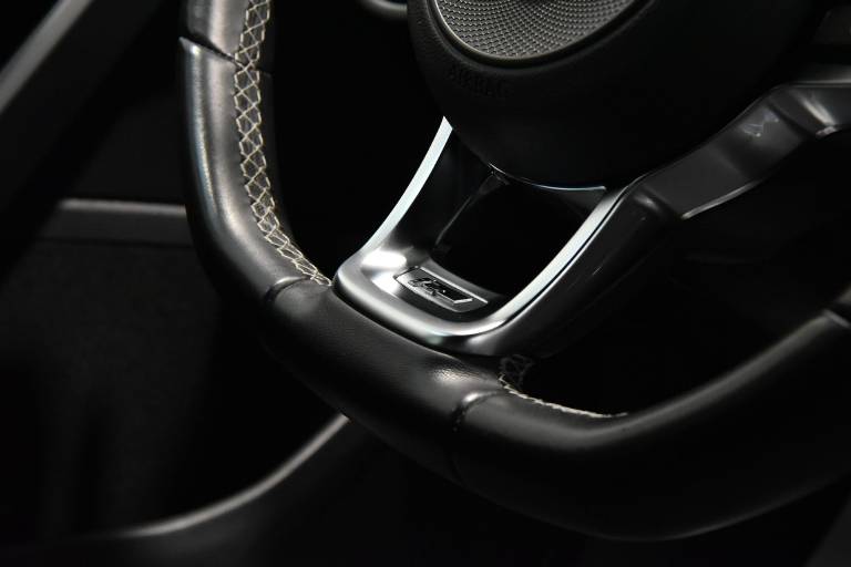 VOLKSWAGEN Golf 23