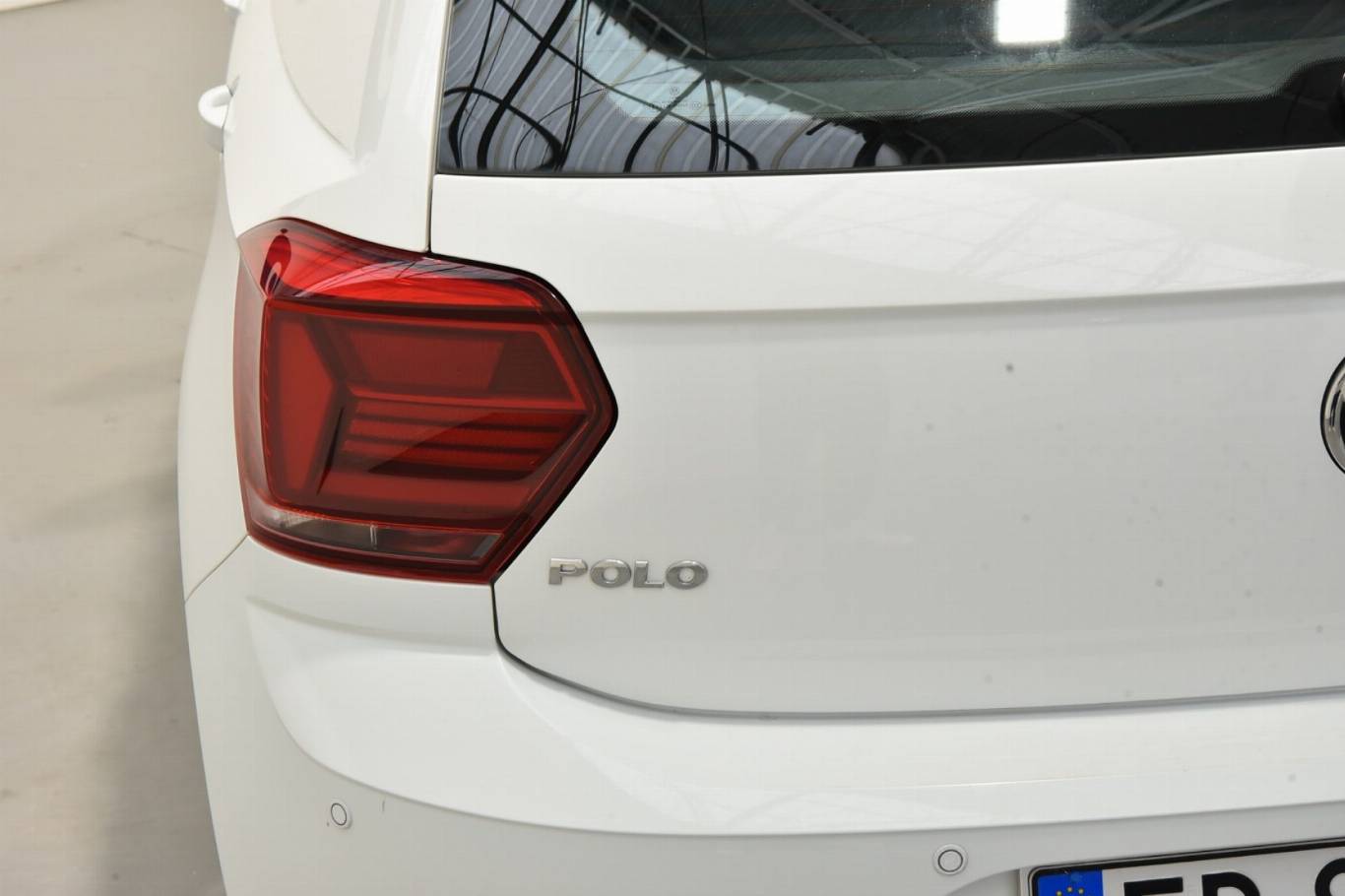 VOLKSWAGEN Polo 11