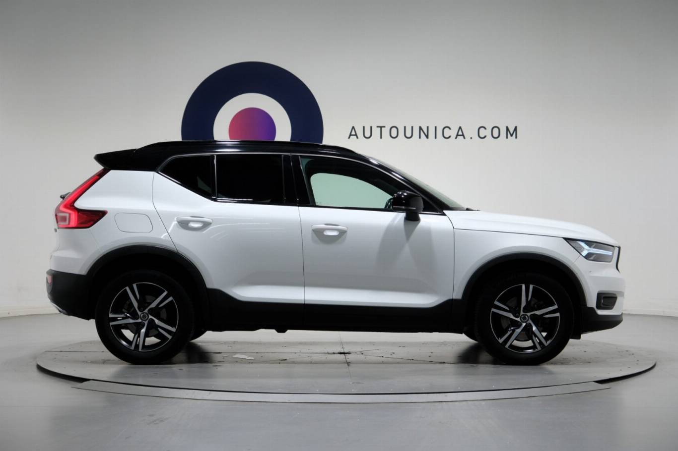 VOLVO XC40 3