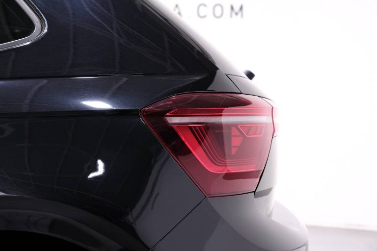 VOLKSWAGEN Polo 44