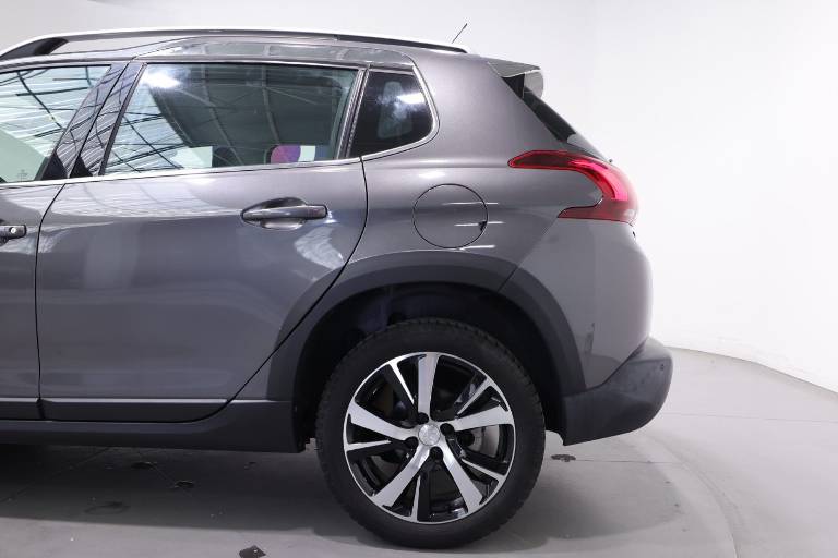 PEUGEOT 2008 32