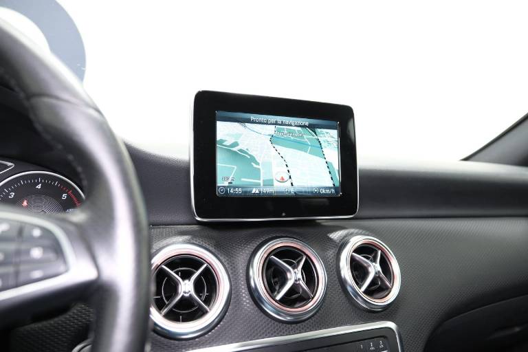 MERCEDES-BENZ A 180 29