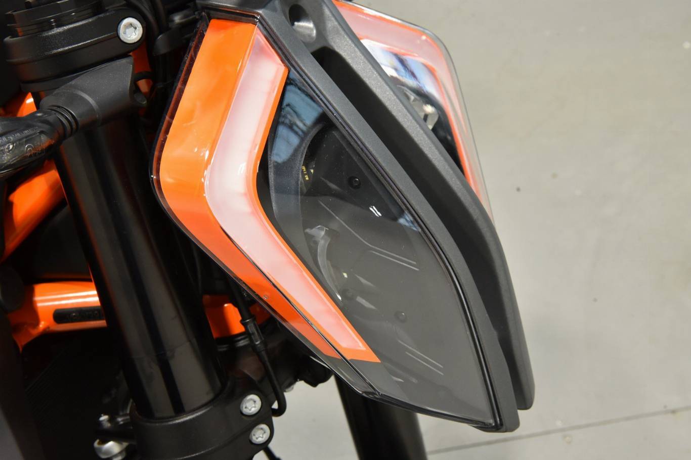 KTM 1290 Super Duke R 38