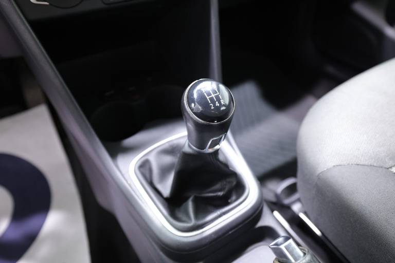 VOLKSWAGEN Polo 26