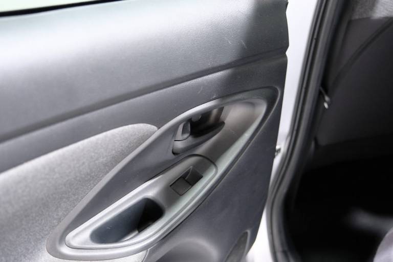 TOYOTA Yaris Cross 42