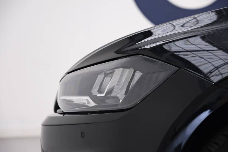 VOLKSWAGEN Polo 14