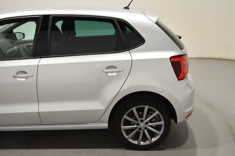 VOLKSWAGEN Polo 37