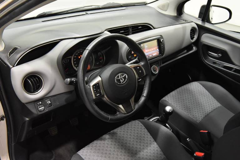 TOYOTA Yaris 3