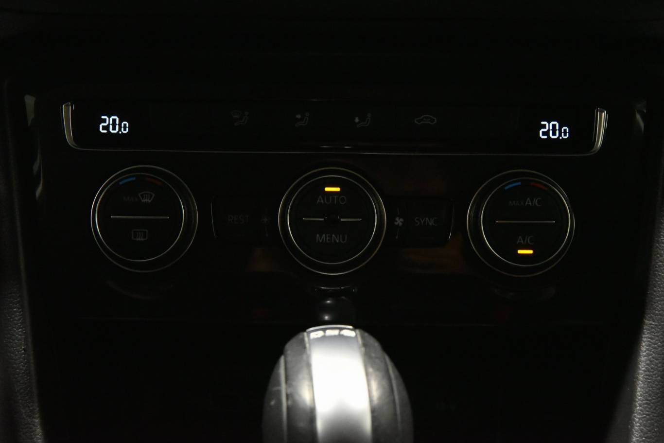 VOLKSWAGEN Tiguan 11